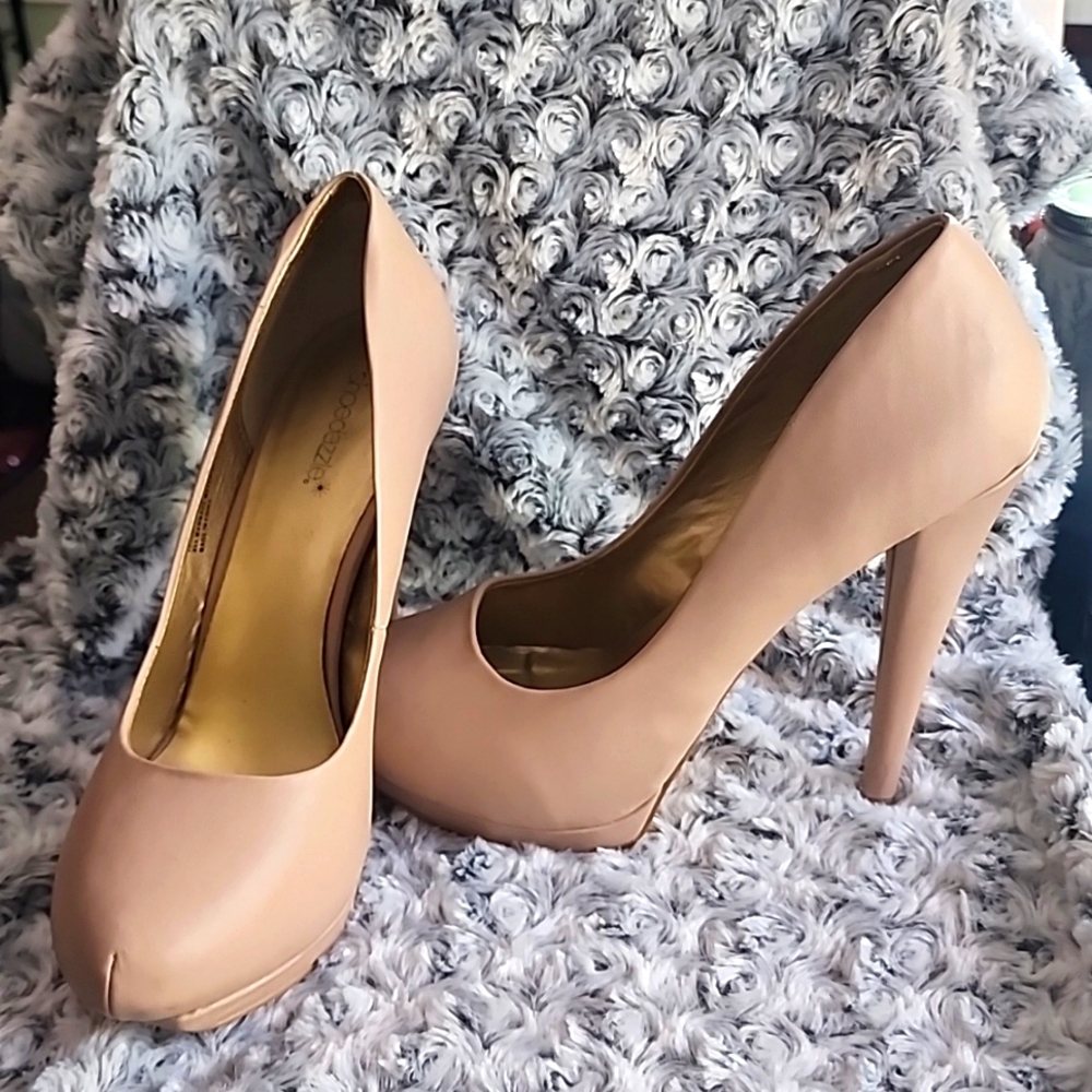 Nude Platform Pumps